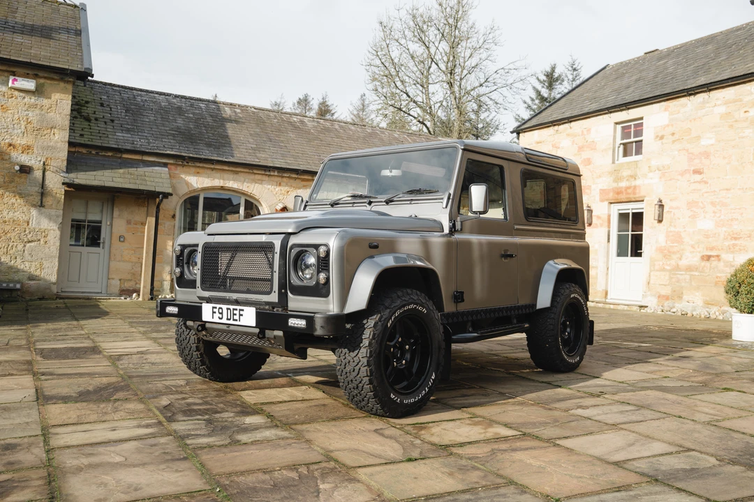 2015 Land Rover Defender 90 - Image 9 of 31