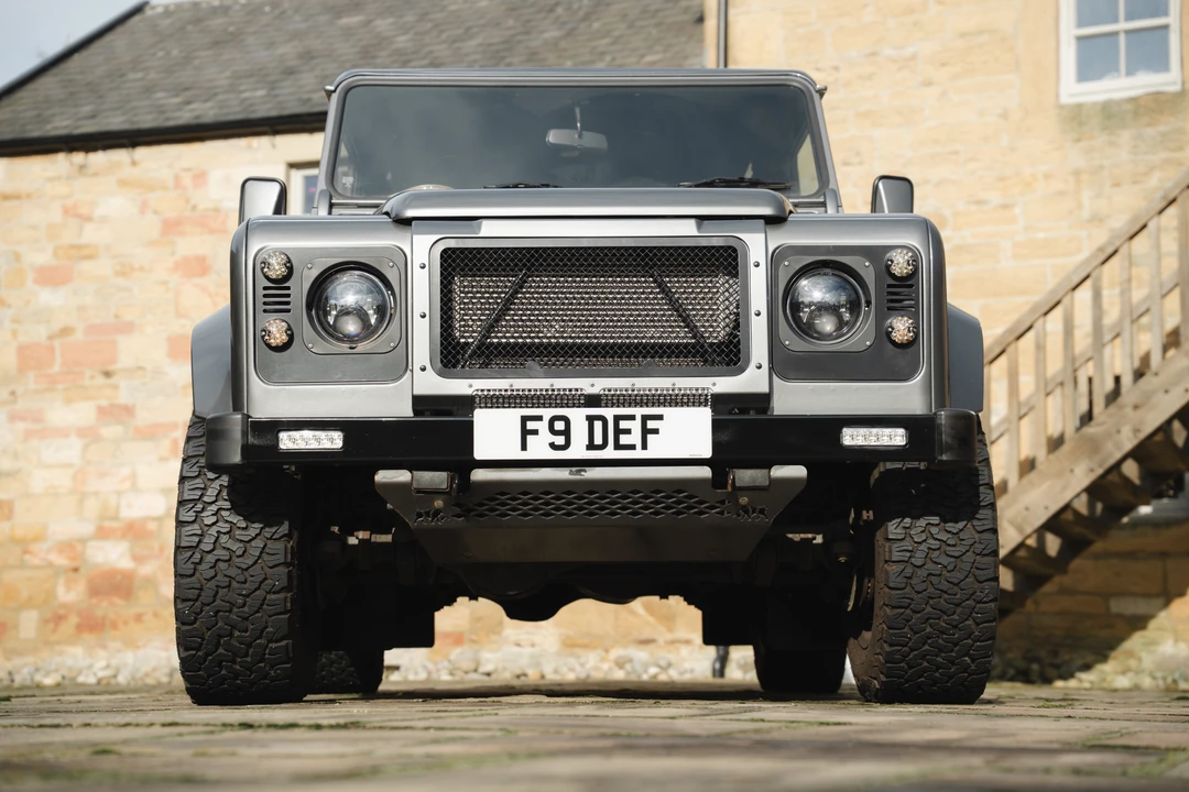 2015 Land Rover Defender 90 - Image 10 of 31