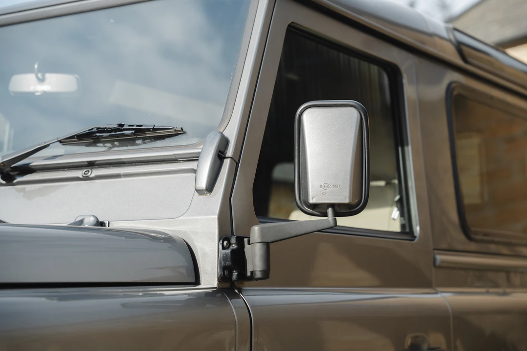 2015 Land Rover Defender 90 - Image 19 of 31