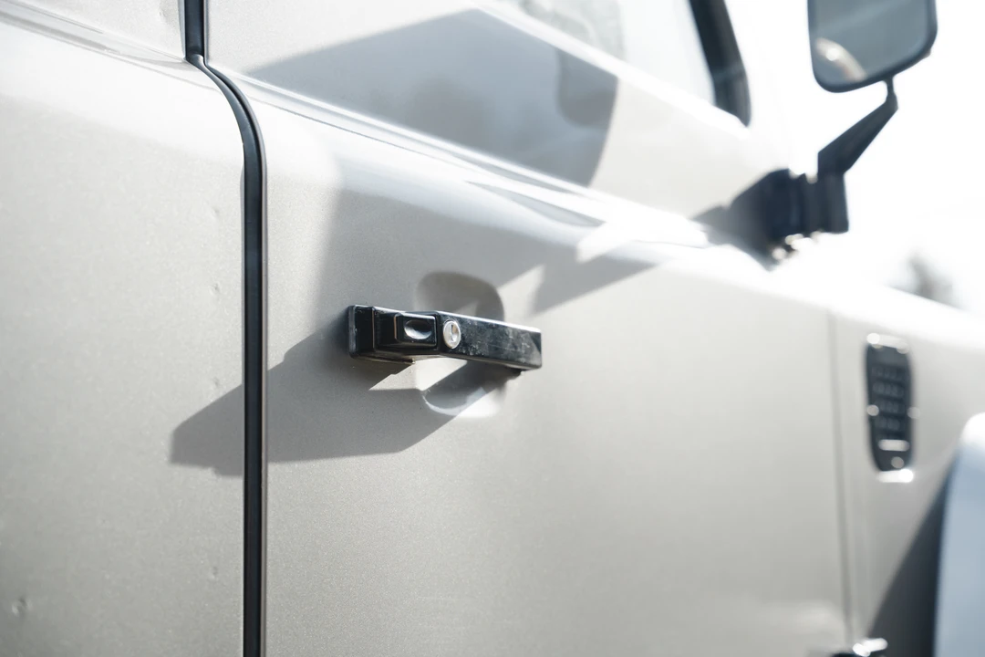 2015 Land Rover Defender 90 - Image 23 of 31