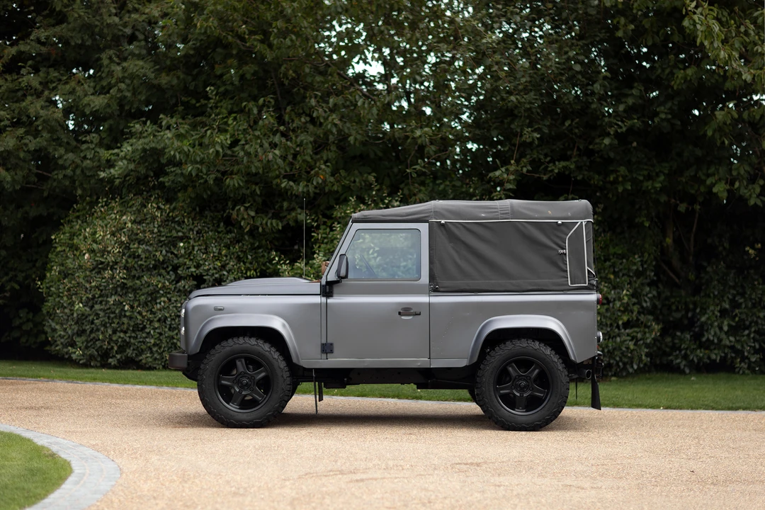 2015 Land Rover Defender 90 - Image 4 of 31