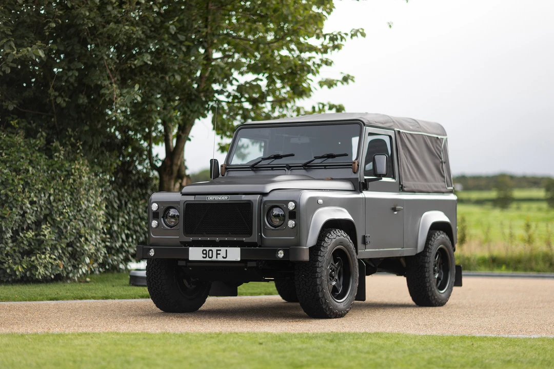 2015 Land Rover Defender 90 - Image 11 of 31