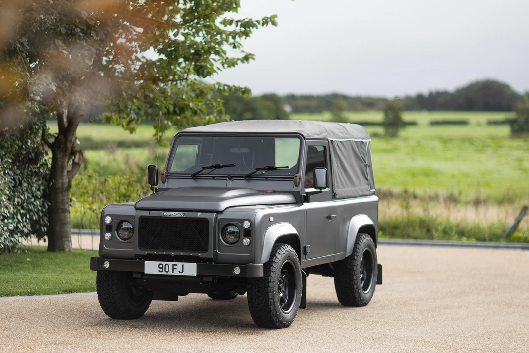 2015 Land Rover Defender 90 - Image 16 of 31