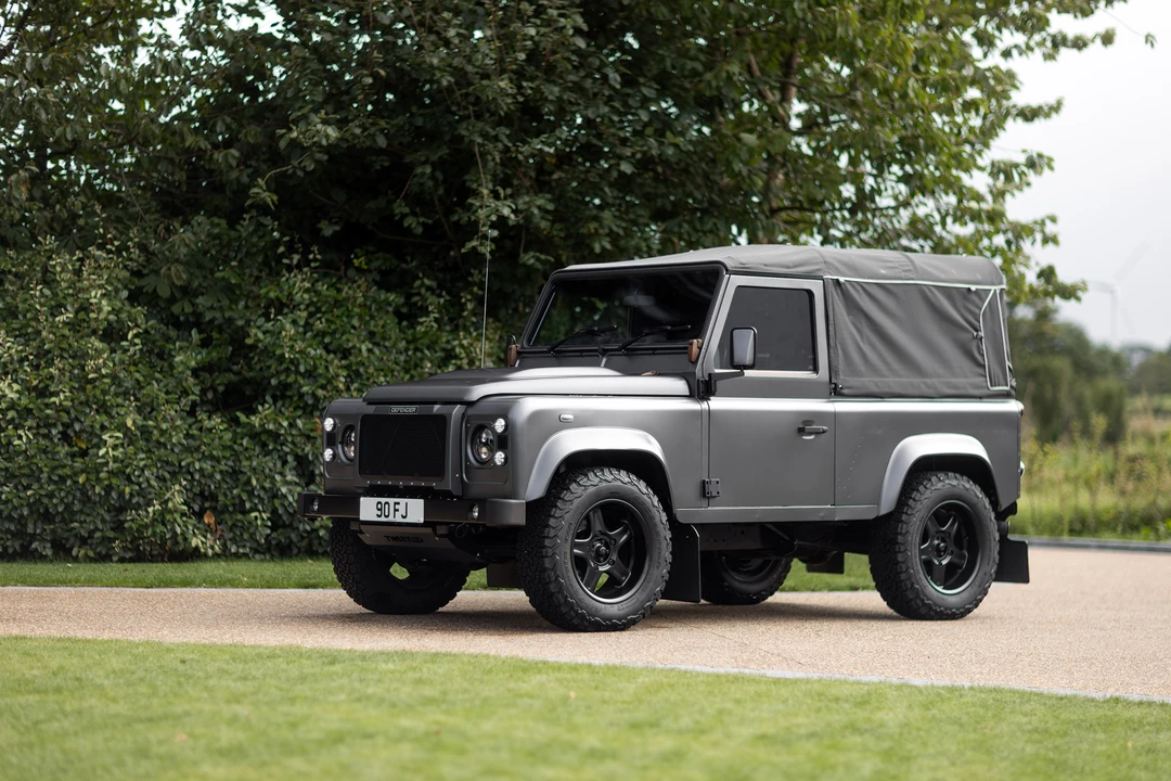 2015 Land Rover Defender 90 - Image 17 of 31