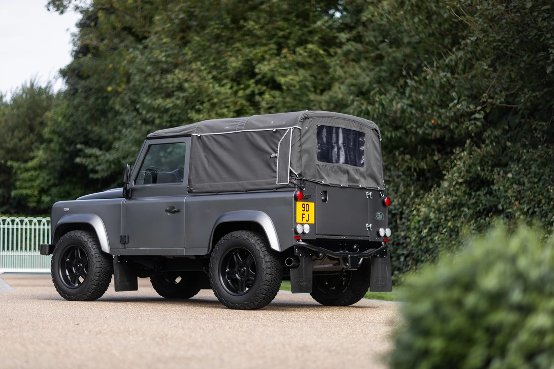 2015 Land Rover Defender 90 - Image 18 of 31
