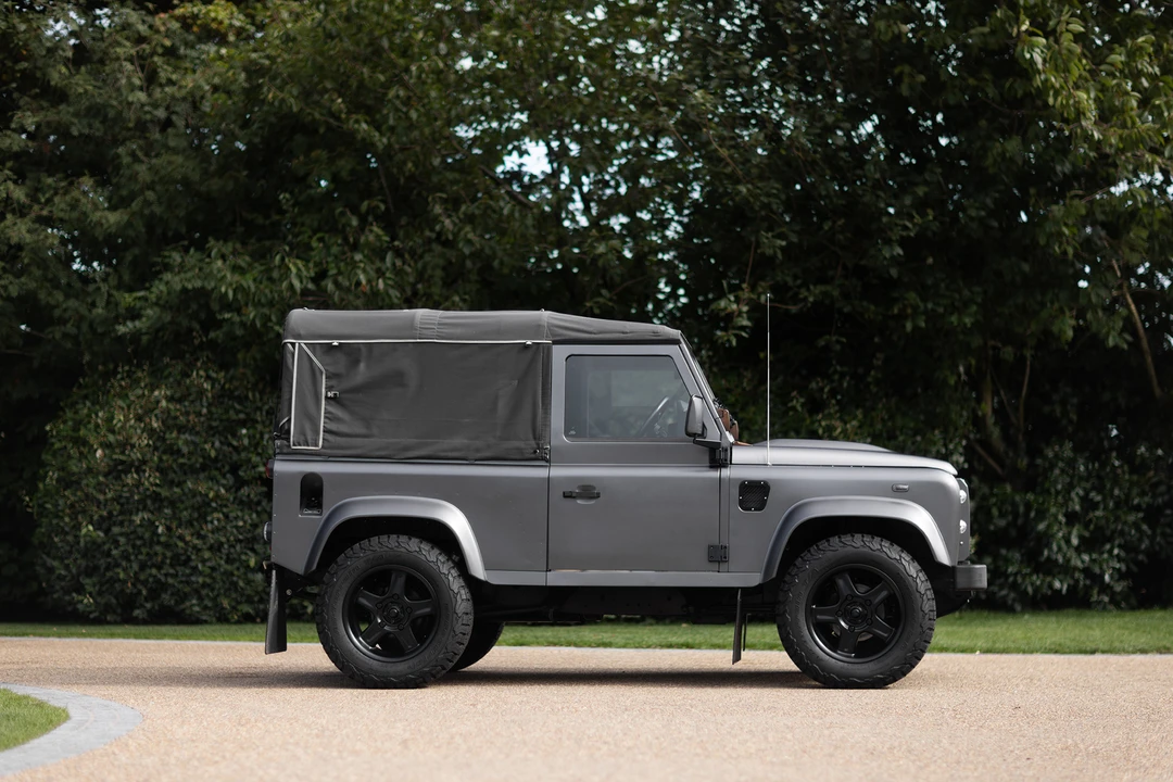 2015 Land Rover Defender 90 - Image 8 of 31