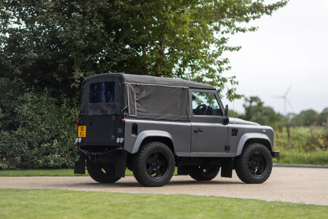 2015 Land Rover Defender 90 - Image 19 of 31