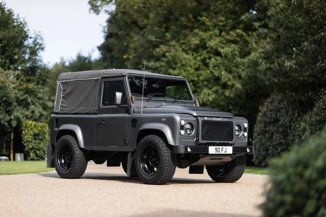 2015 Land Rover Defender 90 - Image 9 of 31
