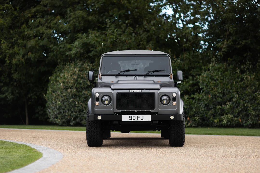 2015 Land Rover Defender 90 - Image 10 of 31