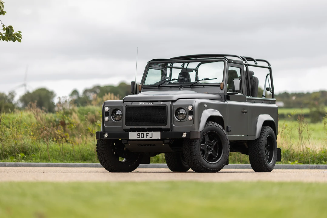 2015 Land Rover Defender 90 - Image 21 of 31