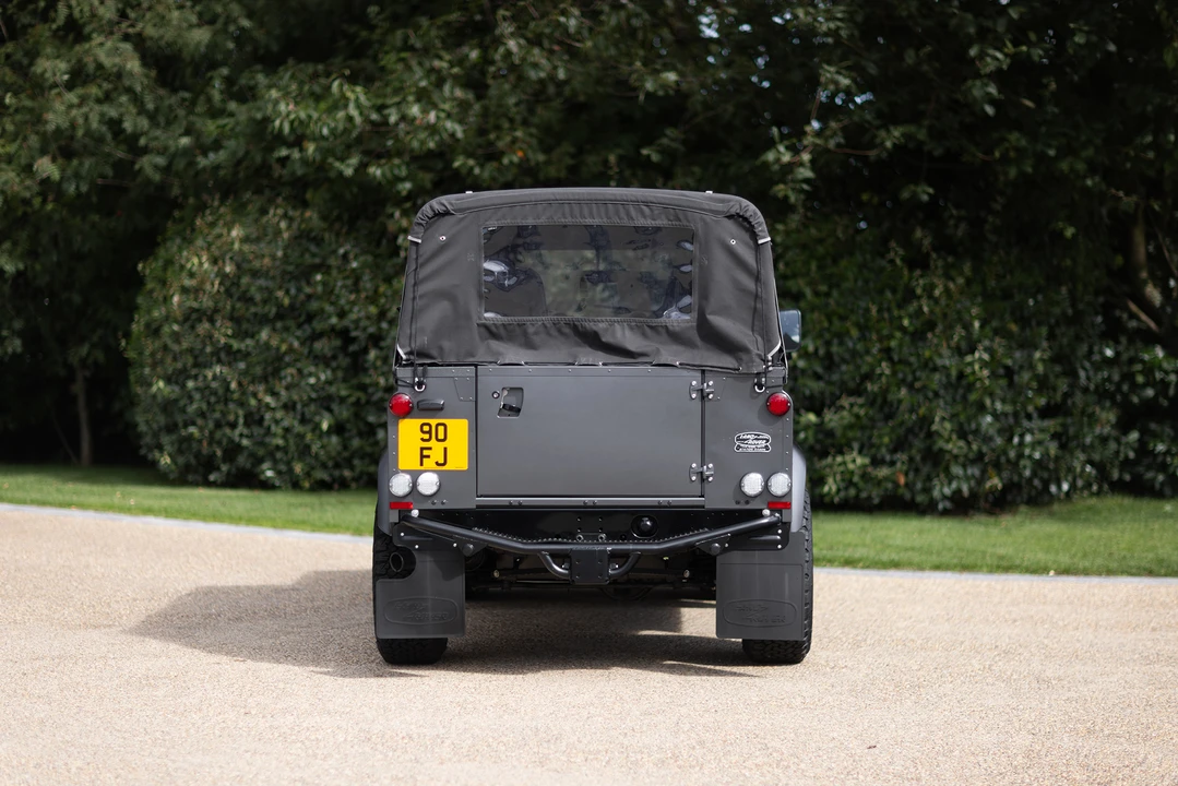 2015 Land Rover Defender 90 - Image 6 of 31