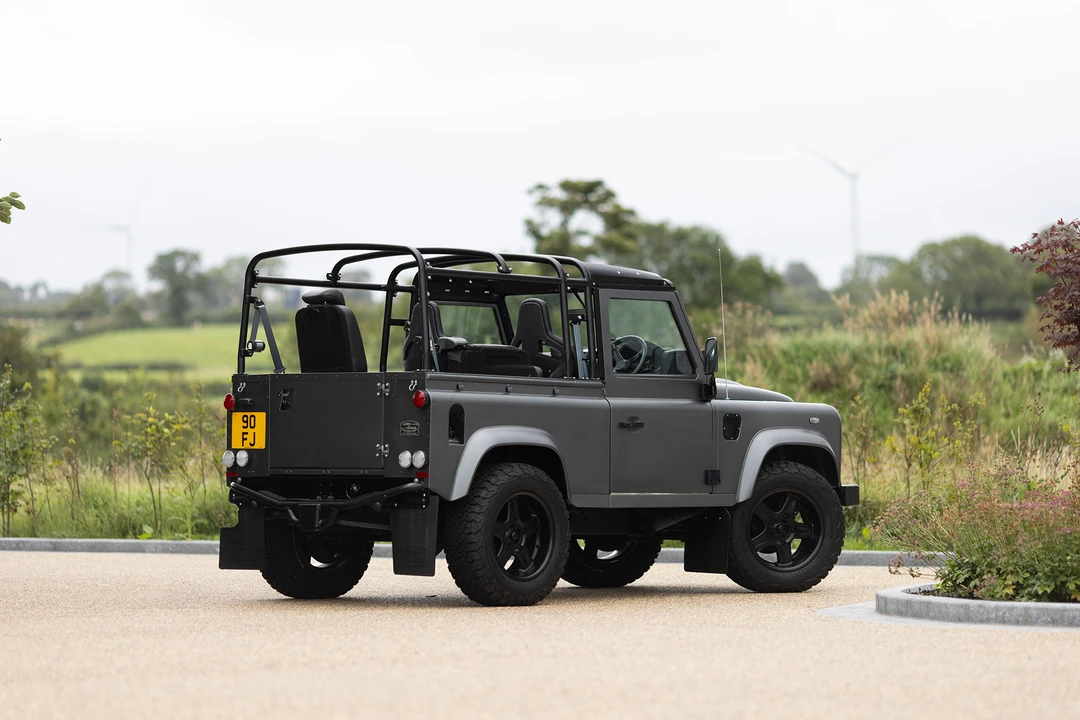 2015 Land Rover Defender 90 - Image 24 of 31