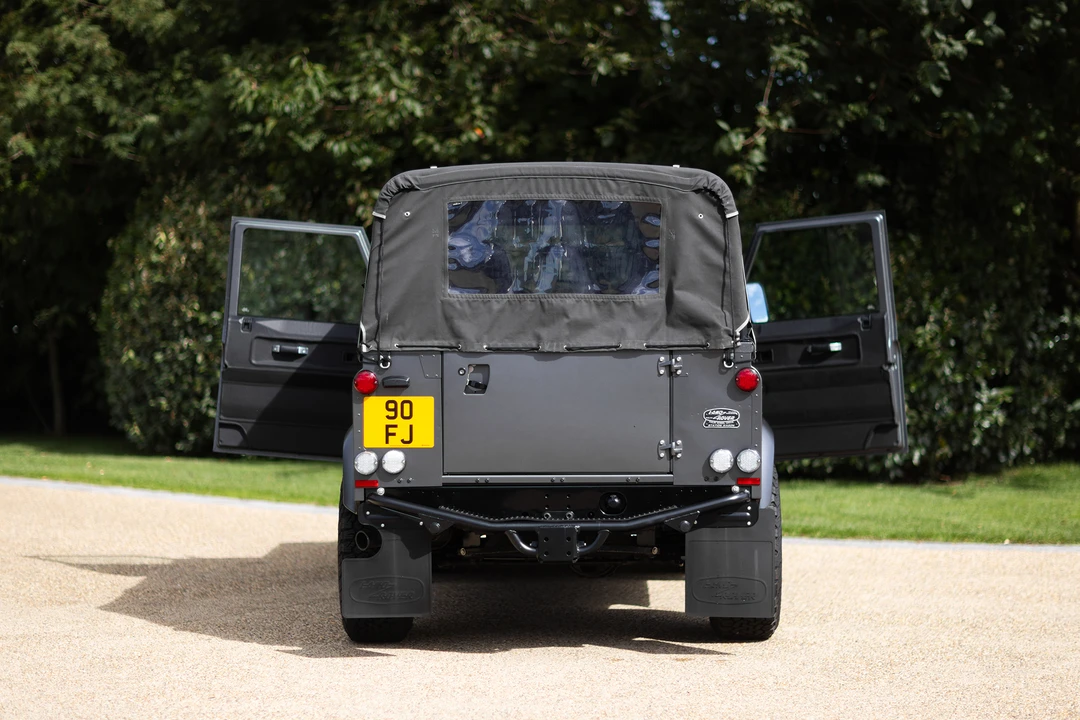 2015 Land Rover Defender 90 - Image 25 of 31