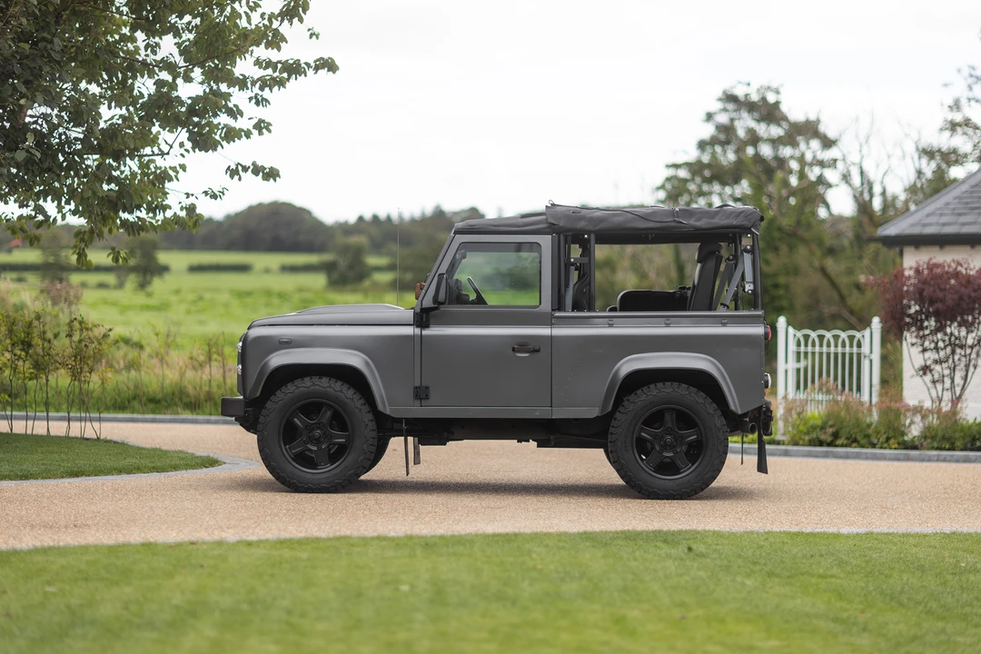 2015 Land Rover Defender 90 - Image 13 of 31