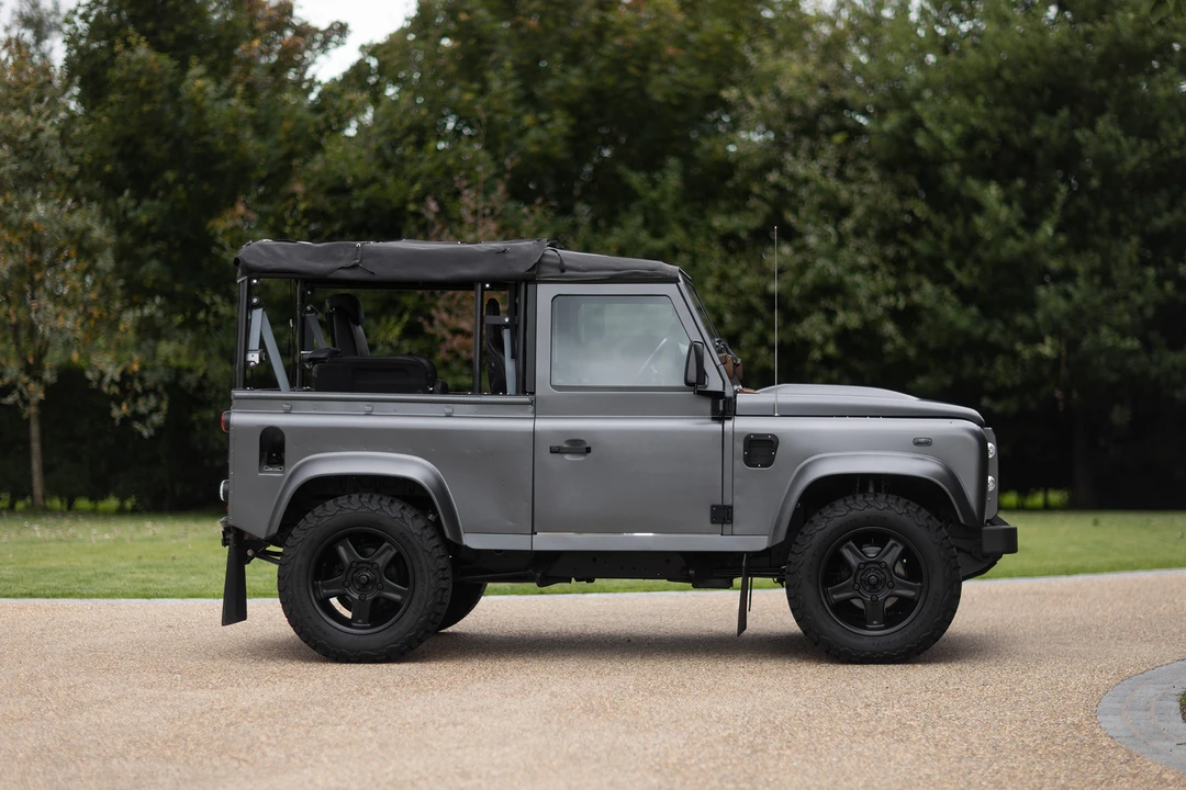2015 Land Rover Defender 90 - Image 28 of 31