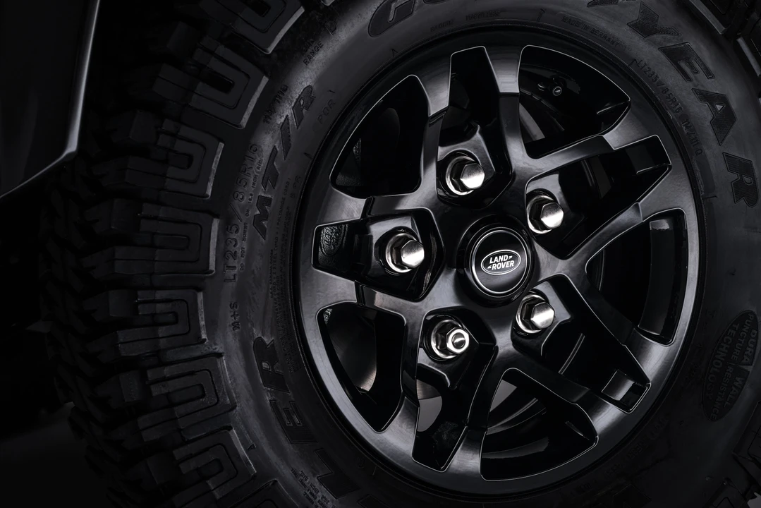2015 Land Rover Defender 90 - Image 11 of 22