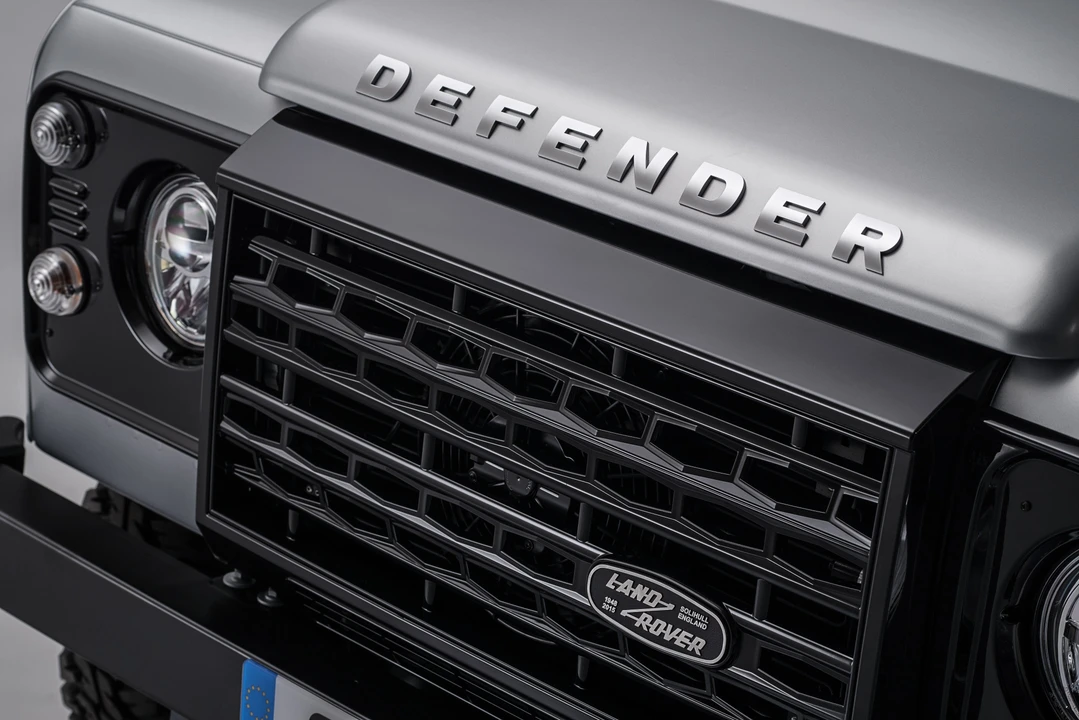 2015 Land Rover Defender 90 - Image 14 of 22