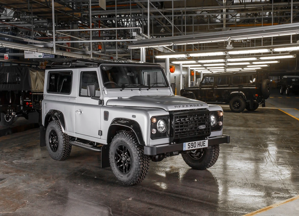 2015 Land Rover Defender 90 - Image 2 of 22