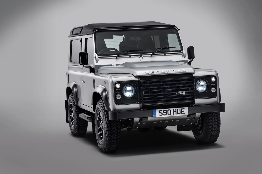 2015 Land Rover Defender 90 - Image 6 of 22