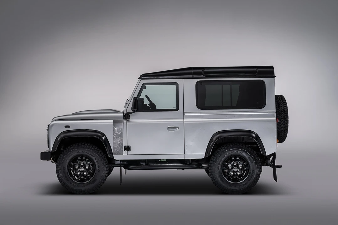 2015 Land Rover Defender 90 - Image 16 of 22