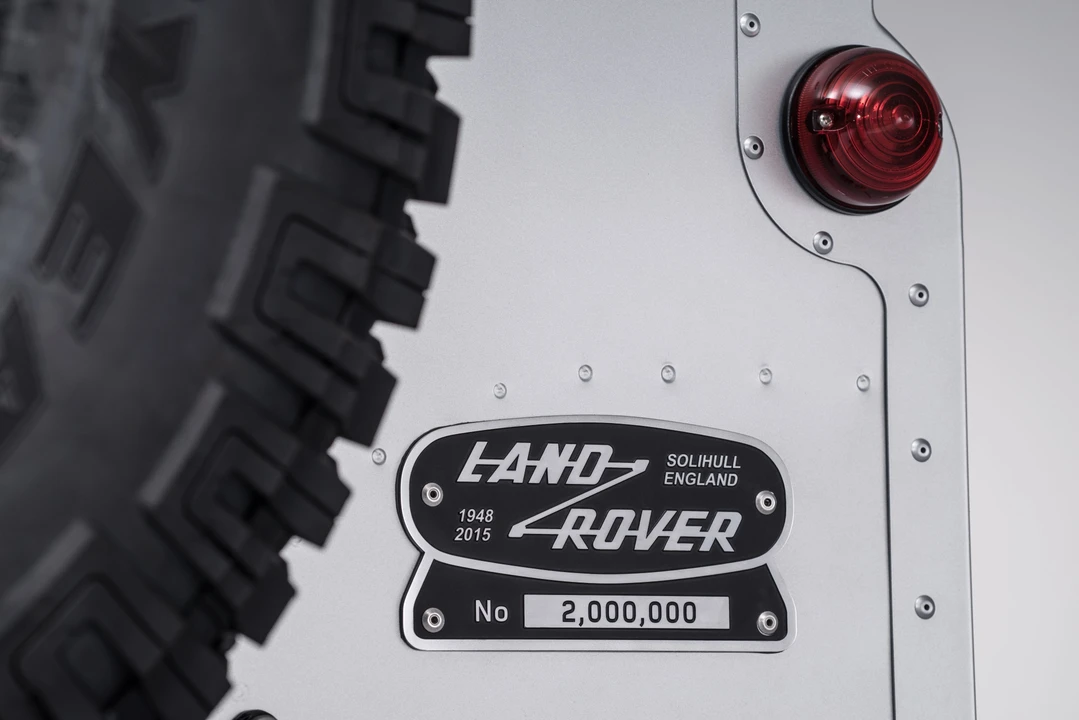 2015 Land Rover Defender 90 - Image 7 of 22