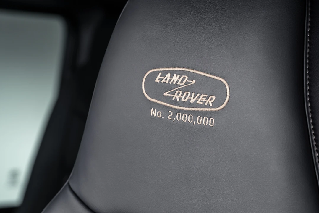 2015 Land Rover Defender 90 - Image 17 of 22