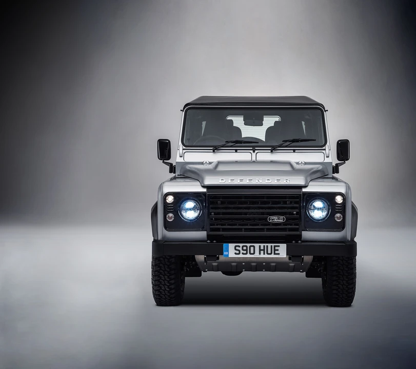 2015 Land Rover Defender 90 - Image 12 of 22