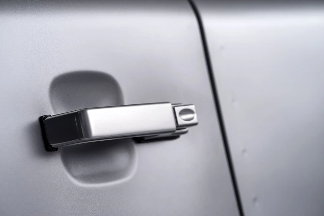 2015 Land Rover Defender 90 - Image 3 of 22