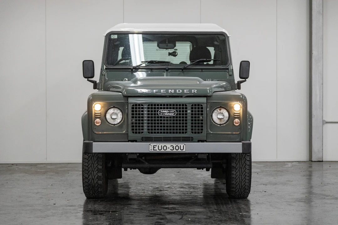 2015 Land Rover Defender 90 - Image 2 of 31
