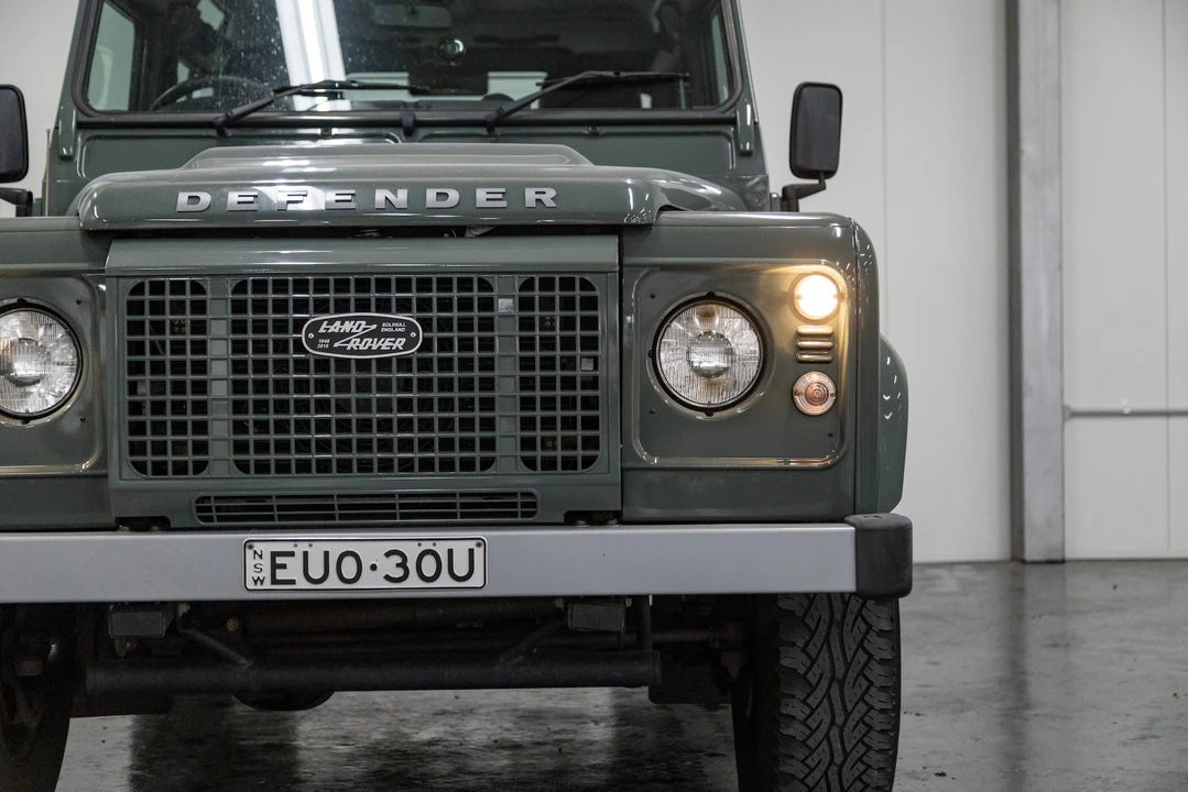 2015 Land Rover Defender 90 - Image 26 of 31