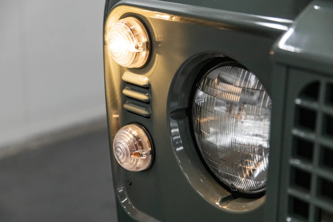 2015 Land Rover Defender 90 - Image 29 of 31