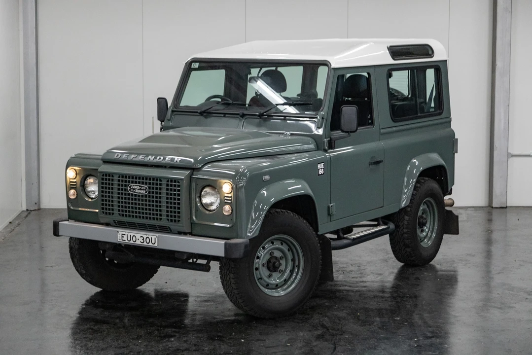 2015 Land Rover Defender 90 - Image 11 of 31