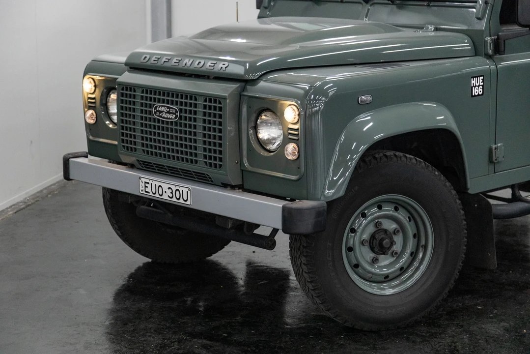2015 Land Rover Defender 90 - Image 23 of 31