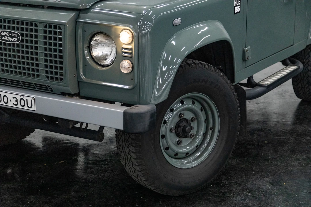 2015 Land Rover Defender 90 - Image 24 of 31
