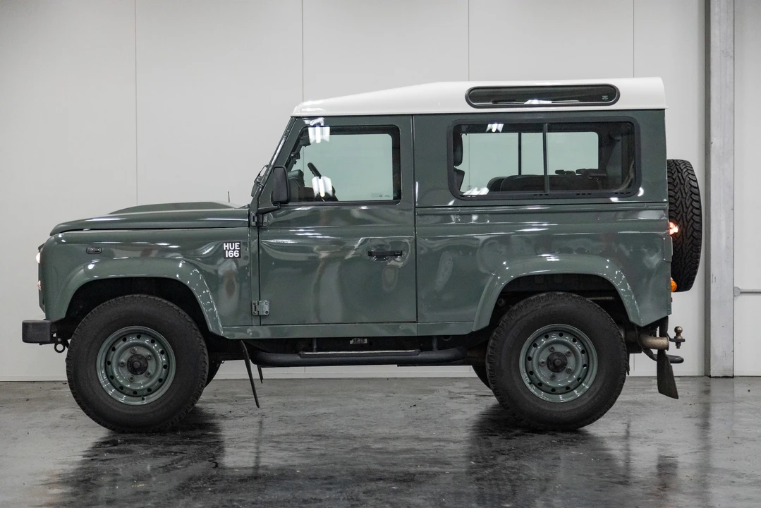 2015 Land Rover Defender 90 - Image 12 of 31