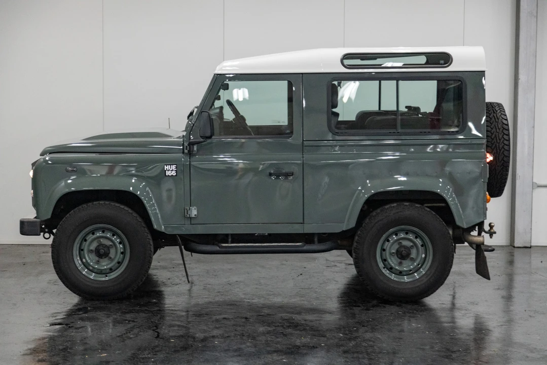2015 Land Rover Defender 90 - Image 4 of 31