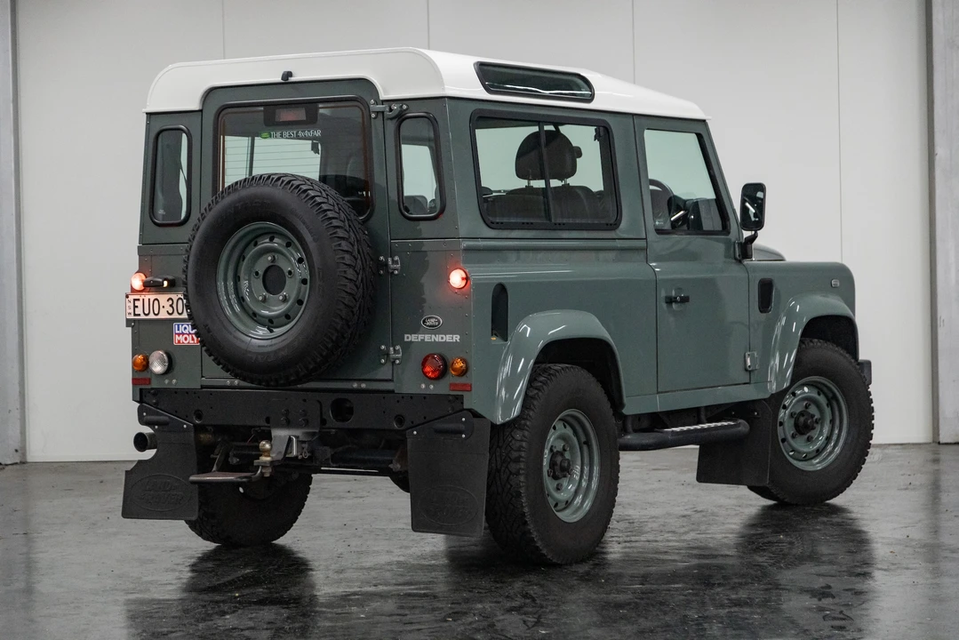 2015 Land Rover Defender 90 - Image 7 of 31