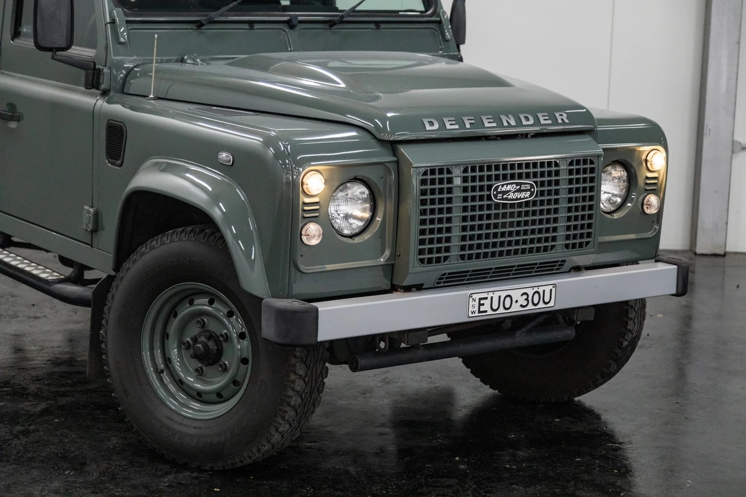2015 Land Rover Defender 90 - Image 19 of 31
