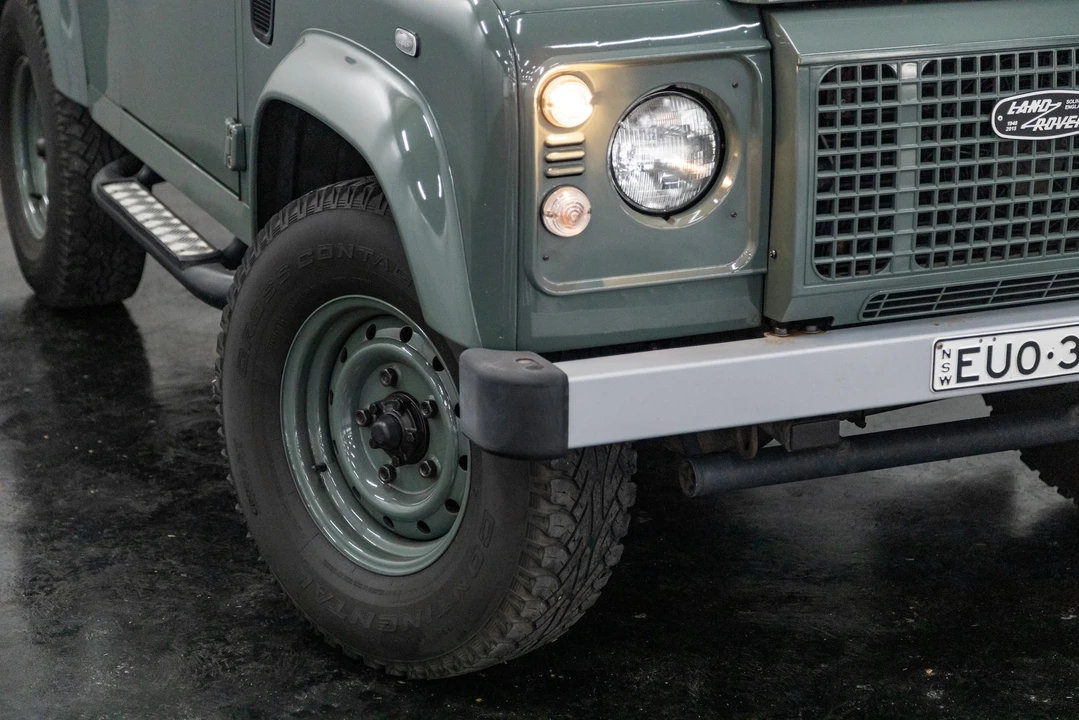 2015 Land Rover Defender 90 - Image 20 of 31
