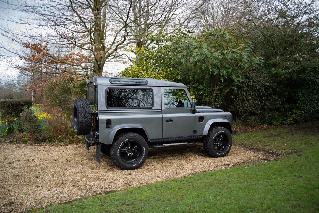 2015 Land Rover Defender 90 - Image 26 of 30