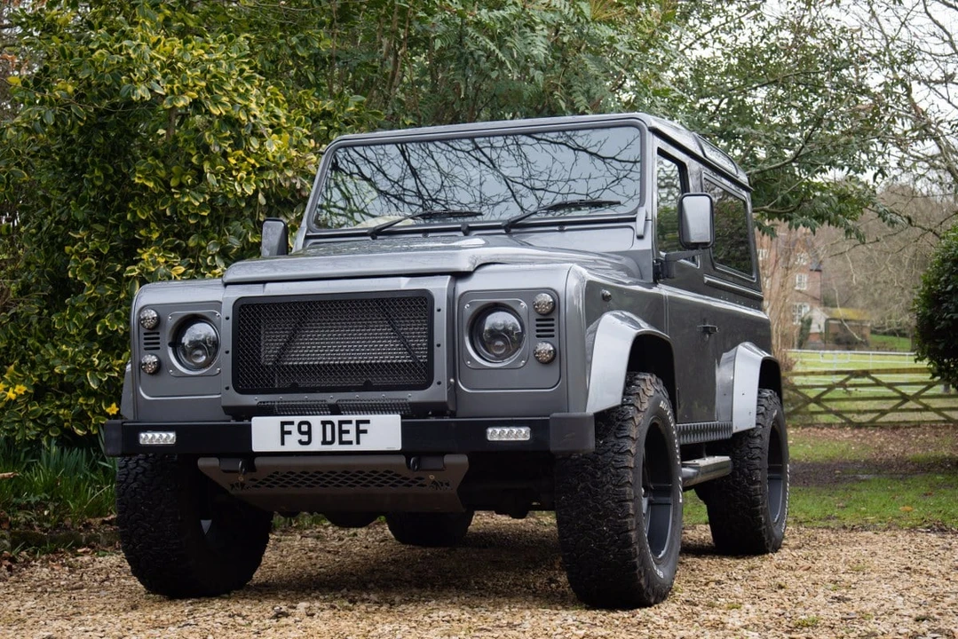 2015 Land Rover Defender 90 - Image 3 of 30