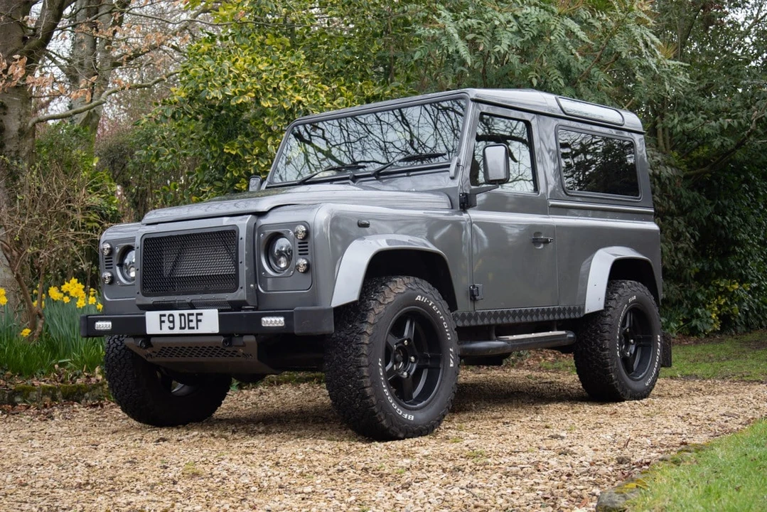 2015 Land Rover Defender 90 - Image 14 of 30