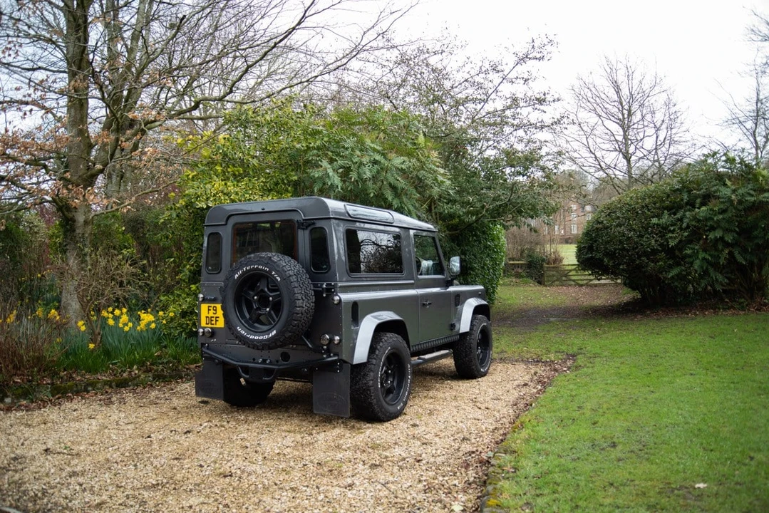 2015 Land Rover Defender 90 - Image 18 of 30