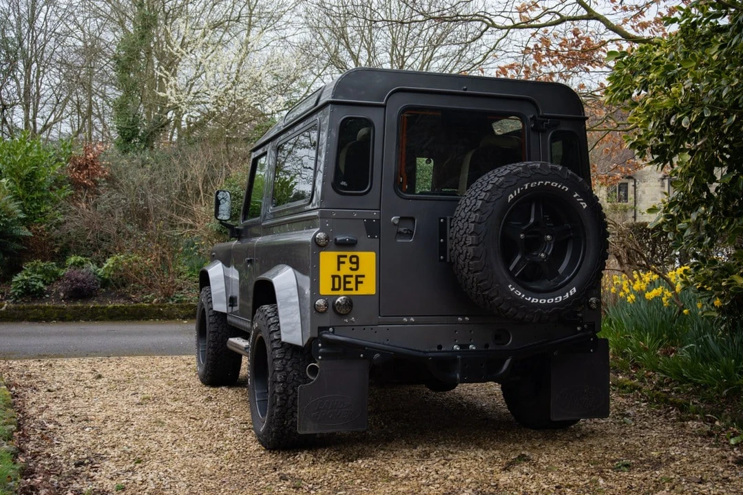 2015 Land Rover Defender 90 - Image 8 of 30