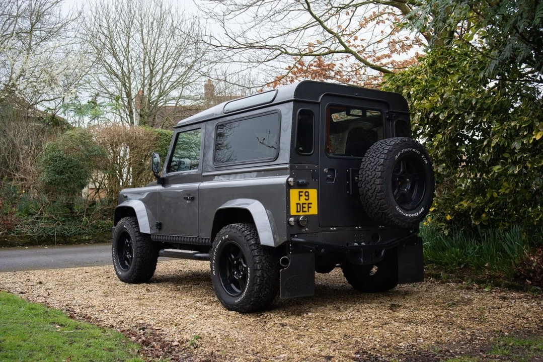 2015 Land Rover Defender 90 - Image 10 of 30