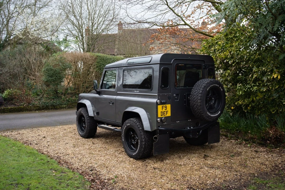 2015 Land Rover Defender 90 - Image 11 of 30