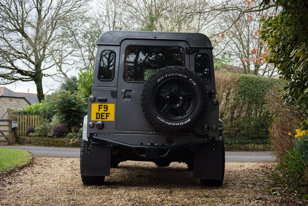 2015 Land Rover Defender 90 - Image 15 of 30