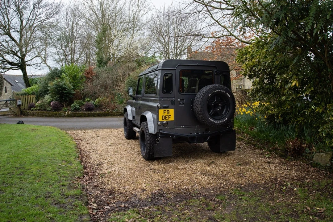 2015 Land Rover Defender 90 - Image 13 of 30