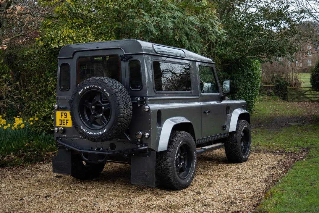 2015 Land Rover Defender 90 - Image 6 of 30