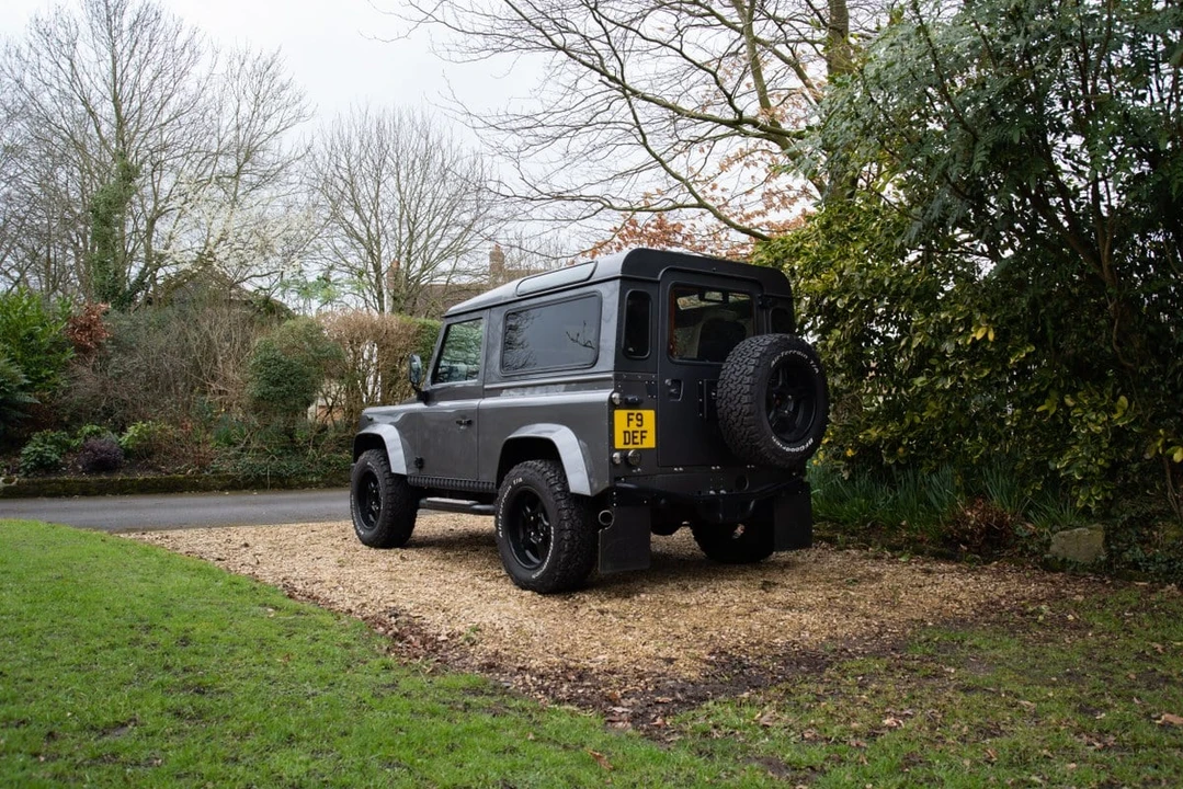 2015 Land Rover Defender 90 - Image 9 of 30